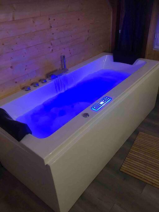 Cottage Cocooning Romantique Avec Jaccuzzi Prive Ancinnes Exteriér fotografie
